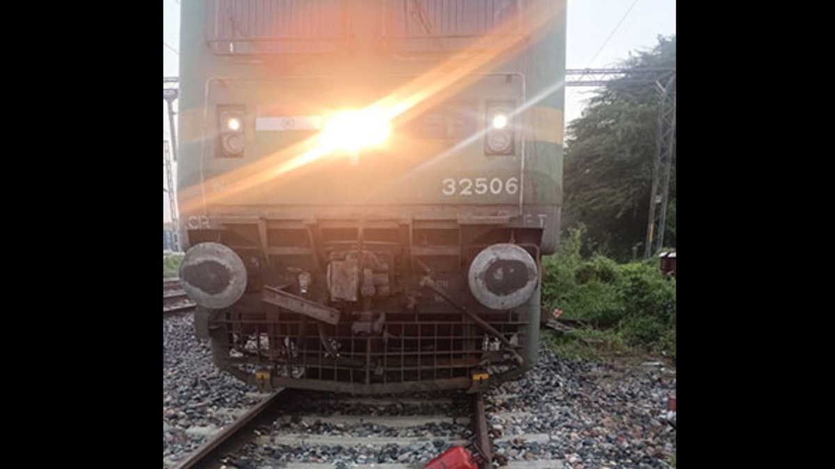 LPG cylinder, Kanpur railway track.