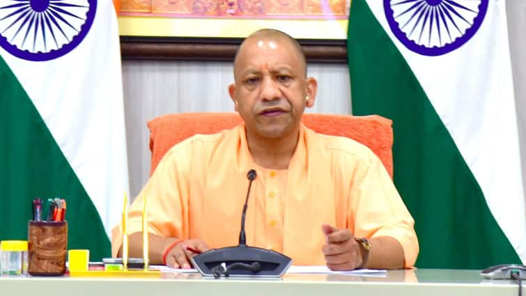 UP Yogi Government Not increase Electricity Rates UPPCL Big Relief People Before Diwali Chhath ANN दिवाली-छठ से पहले यूपी को जनता को मिली बड़ी राहत, योगी सरकार ने नहीं बढ़ाई बिजली की दर