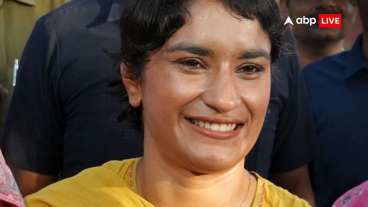 Haryana Elections Vinesh Phogat on exit poll Says haryana People looking for this change Big Prediction  Haryana Elections 2024: हरियाणा के एग्जिट पोल्स को लेकर क्या सोचती हैं विनेश फोगाट? नतीजों से पहले दिया यह जवाब