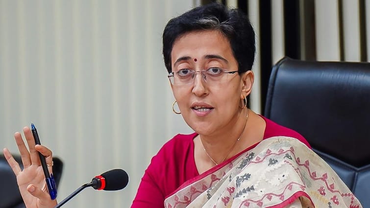 Delhi CM Atishi High level meeting on Pollution GRAP first phase implemented ANN दिल्ली में सख्ती से लागू होगा GRAP-1 का नियम, प्रदूषण की रोकथाम के लिए CM आतिशी ने दिए ये आदेश