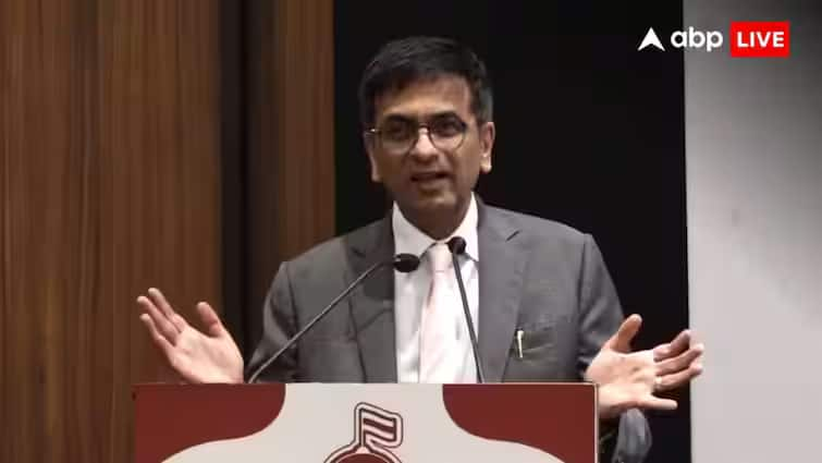 Cji Dy Chandrachud On Judges Meeting Heads Of Govts Says We Meet But Does Not Mean Deal CJI Chandrachud News: नेताओं से जजों की मुलाकात पर बोले CJI डीवाई चंद्रचूड़- मिलते हैं पर ये मतलब नहीं कि...