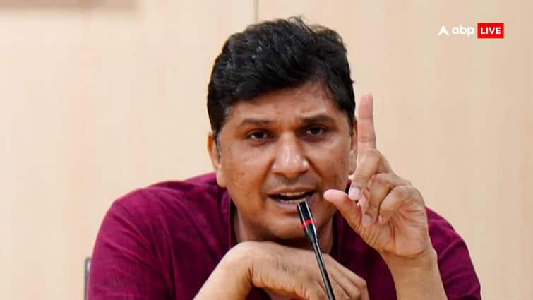 Arvind Kejriwal attacked by BJP goons AAP Saurabh Bhardwaj allegation AAP का BJP पर बड़ा आरोप, अरविंद केजरीवाल पर पदयात्रा के दौरान कराया हमला