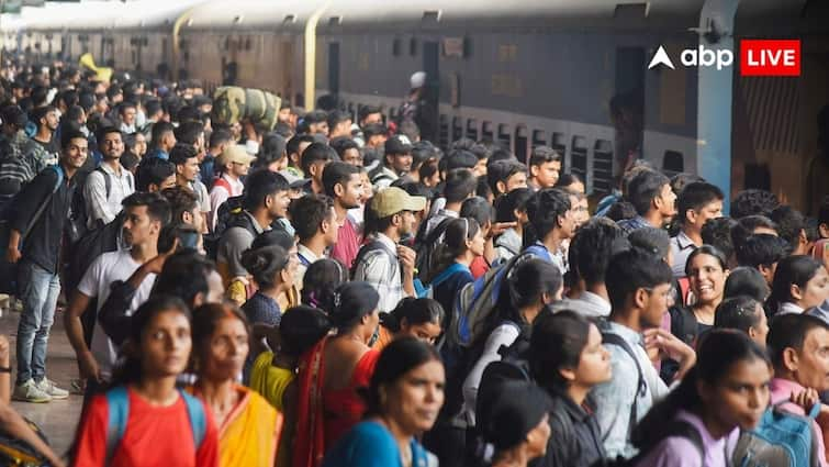 Indian Railway started 3500 special trains platform tickets banned Know what arrangements IR did to deal with Crowd  3500 स्पेशल ट्रेनें, प्लेटफॉर्म टिकट बंद... जानें दिवाली-छठ पर भीड़ से निपटने के लिए रेलवे ने किए क्या इंतजाम?