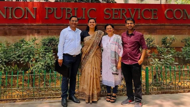 UPSC success story Meet gamini singla lady who deniend jp morgan job to prepare for upsc became IAS officer UPSC Success Story: इस महिला IAS ने यूपीएससी की तैयारी के लिए छोड़ दिया था जेपी मॉर्गन की नौकरी का ऑफर