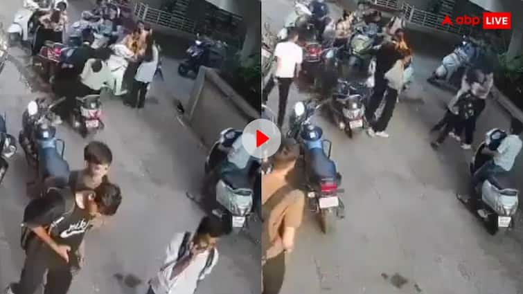 Video of gang war among girls is going viral on social media in which coaching students are fighting among themselves लड़कियों में छिड़ा गैंग वॉर! जमकर चले लात घूंसे फिर तोड़ दिया फोन, देखें वायरल वीडियो