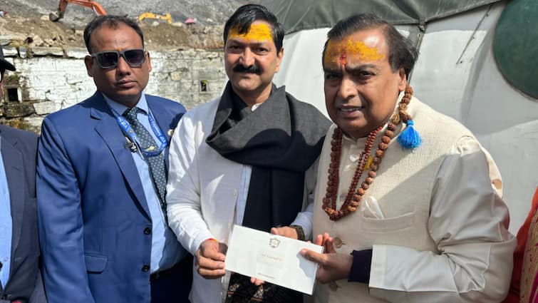 Mukesh Ambani Darshan Badrinath and Kedarnath Dham donated Rs 5 crore ANN बदरीनाथ-केदारनाथ धाम के लिए मुकेश अंबानी ने खोला खजाना, दर्शन के बाद इतने करोड़ का किया दान