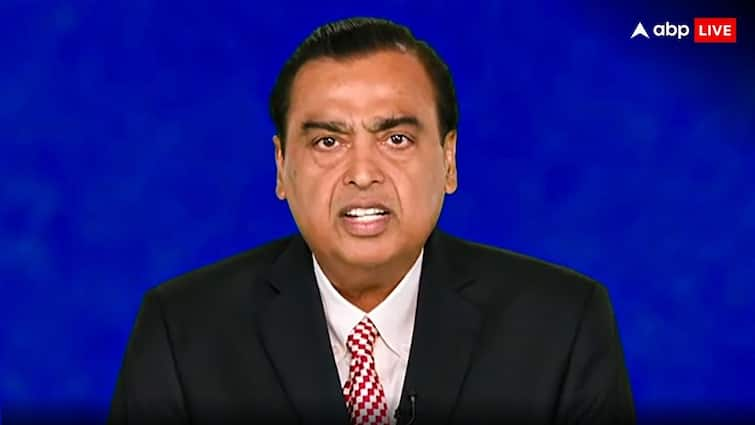 Mukesh ambani will run only Disney+ Hotstar Reliance Industries is not in favour to run two streaming platforms Disney Hotstar: सिर्फ डिज्नी हॉटस्टार को ही चलाएंगे मुकेश अंबानी, जियो सिनेमा का होगा विलय