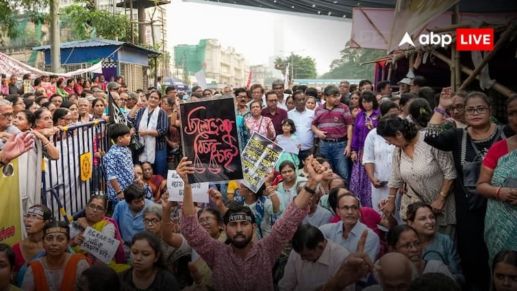 RG kar Medical Hospital College Rape Murder case junior Doctors Call off the hunger strike बन गई बात! ममता बनर्जी के साथ बैठक के बाद जूनियर डॉक्टरों ने भूख हड़ताल की खत्म