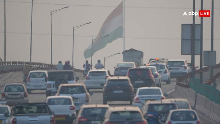 Delhi Pollution AQI Air Quality improved on Friday CPCB Data दिवाली से पहले दिल्ली की एयर क्वालिटी में आई थोड़ी सुधार, अभी GRAP-2 लागू