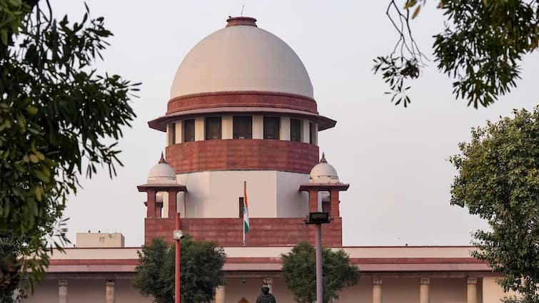 Supreme Court Slams RWA for Illegal Occupation of 700 Year Old Tomb in Delhi सुप्रीम कोर्ट की फटकार: दिल्ली के 700 साल पुराने मकबरे पर RWA का कब्जा गैरकानूनी!