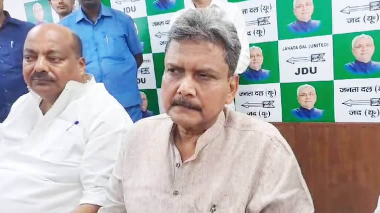 Transfer-Posting Policy of Teachers in Bihar Postponed Education Minister Sunil Kumar Took Big Decision ANN बिहार में शिक्षकों की ट्रांसफर-पोस्टिंग पॉलिसी तत्काल प्रभाव से स्थगित, शिक्षा मंत्री ने बताई पूरी बात