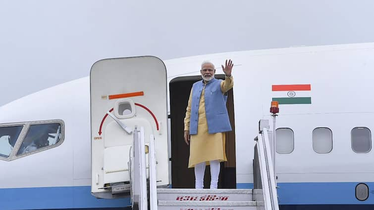 Prime Minister Narendra Modi aircraft experienced a technical snag aircraft remain at Deoghar airport ANN पीएम मोदी के विमान में आई तकनीकी खराबी, देवघर एयरपोर्ट पर रुका प्लेन