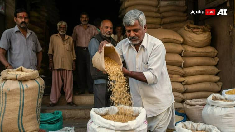 ration card can complaint here if ration not given by ration depot know the details राशन डिपो से नहीं मिल रहा राशन तो न हों परेशान, ऐसे शिकायत कर सकते हैं आप