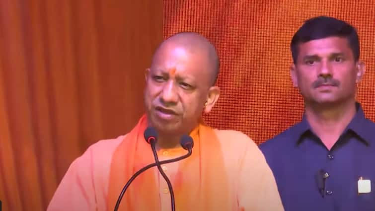 up bypoll election 2024 cm yogi adityanath public meeting in meerapur assembly seat मीरापुर उपचुनाव में प्रचार के लिए पहुंचे सीएम योगी आदित्यनाथ बोले- जहां दिखे सपाई, वहां बिटिया घबराई