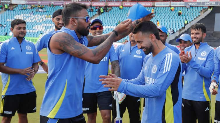 Ramandeep Singh Debut For India IND vs SA 3rd T20 Playing XI Here Know Latest Sports News IND vs SA: टॉस जीतकर गेंदबाजी करेगी साउथ अफ्रीका, रमनदीप सिंह कर रहे डेब्यू