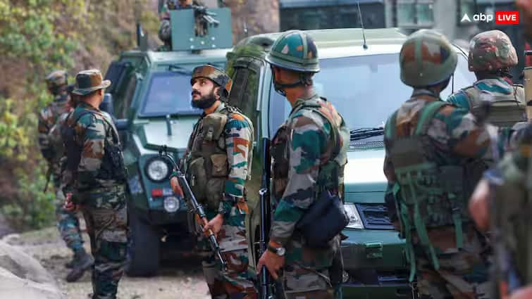 Eight out of 10 districts of Jammu hit by terrorist attacks in 2024 18 jawan martyred 315 दिन, दर्जनों हमले, 18 जवान शहीद… आतंकियों के टारगेट पर कैसे आया जम्मू?