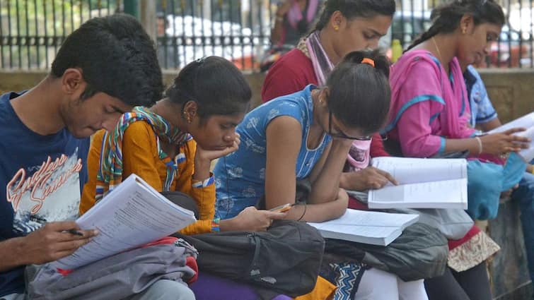 CAT 2024 exam on sunday Check the important guidelines and dress code instructions here in details CAT Exam 2024: कल होगी कैट परीक्षा, जानिए मेल-फीमेल के लिए ड्रेस कोड और जरूरी गाइडलाइंस