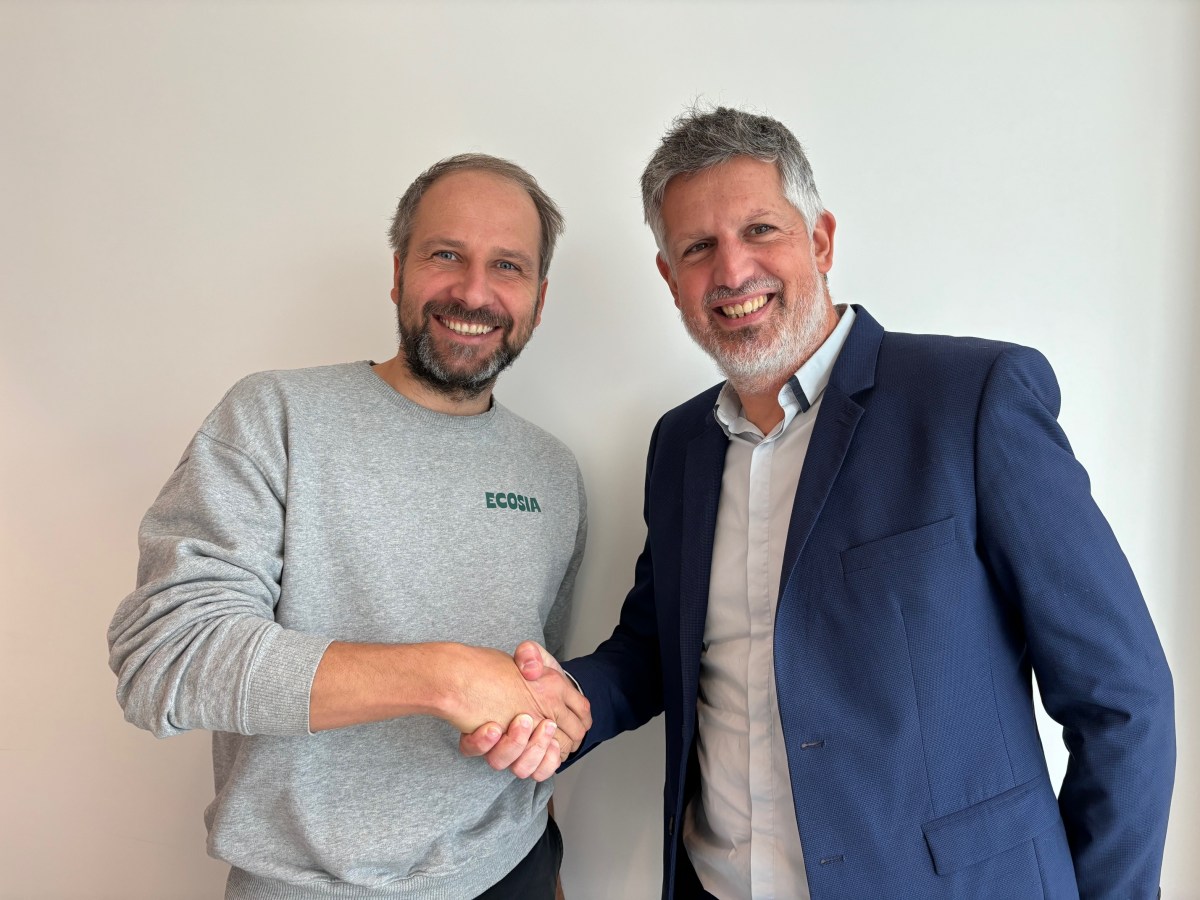 Christian Kroll x Olivier Abecassis shaking hands on their joint venture, European Search Perspective