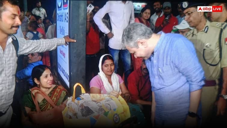 Indian Railway Irctc started 7435 Special Trains for chhath puja 2024 Railway Minister Ashwini Vaishnaw checked preparation at New Delhi Railway Station छठ के लिए चलाई गईं 7435 स्पेशल ट्रेनें, अश्विनी वैष्णव ने नई दिल्ली रेलवे स्टेशन पर देखीं तैयारियां