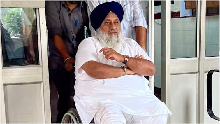 Sukhbir Singh Badal Resigns from Shiromani Akali Dal chief post Punjab Politics ann पार्टी अध्यक्ष के चुनाव से पहले ही सुखबीर सिंह बादल ने क्यों दिया इस्तीफा, जानें क्या हैं मायने?