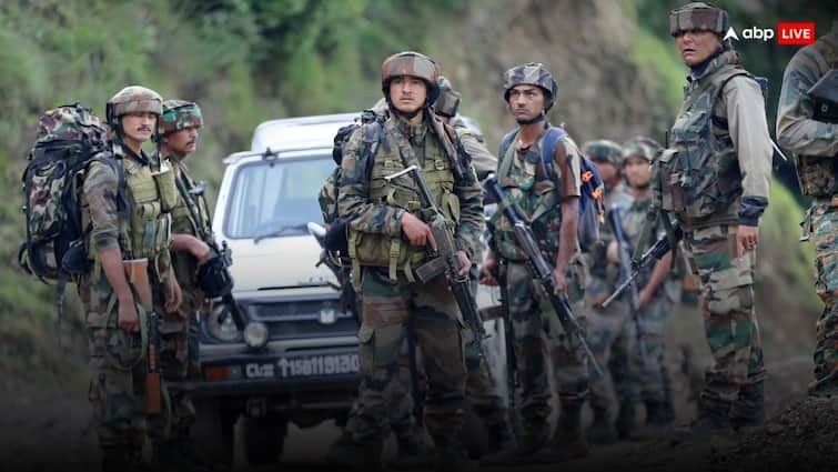 Sopore Encounter Jammu Kashmir Army took a big action against terrorists, two killed in encounter and Lashkar terrorist associate arrested Sopore Encounter: जम्मू-कश्मीर में सेना का बड़ा एक्शन, सोपोर में दो आतंकी ढेर, लश्कर के 3 आतंकी सहयोगी भी गिरफ्तार