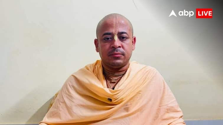 iskcon chinmay krishna das prabhu arrested bangladesh Police action reports claims बांग्लादेश में ISKCON के चिन्मय प्रभु हुए गिरफ्तार, हिंदुओं पर हमलों के खिलाफ किया था प्रदर्शन