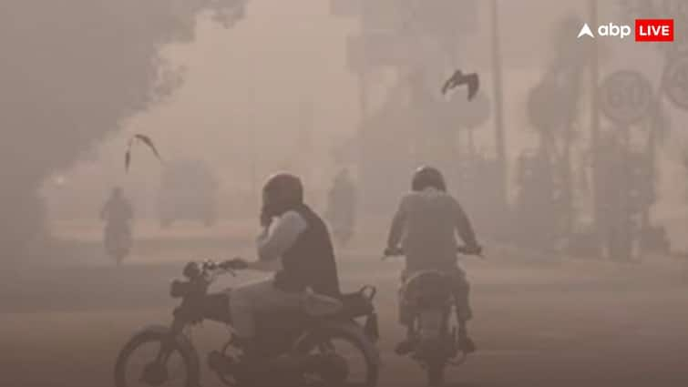 pakistan lahore air pollution know how dangerous is breathing at 1900 aqi air quality index पॉल्यूशन के मामले में पाकिस्तान का नहीं कोई मुकाबला, जानें 1900 AQI में सांस लेना कितना ज्यादा खतरनाक