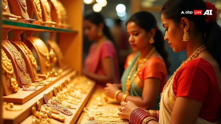 Gold Jewellery Market trend is changing because of Higher gold rate know about it Gold Jewellery: सोने में रिकॉर्ड तेजी से सर्राफा बाजार में बदला ट्रेंड, गोल्ड के खरीदार अपना रहे ये नया तरीका