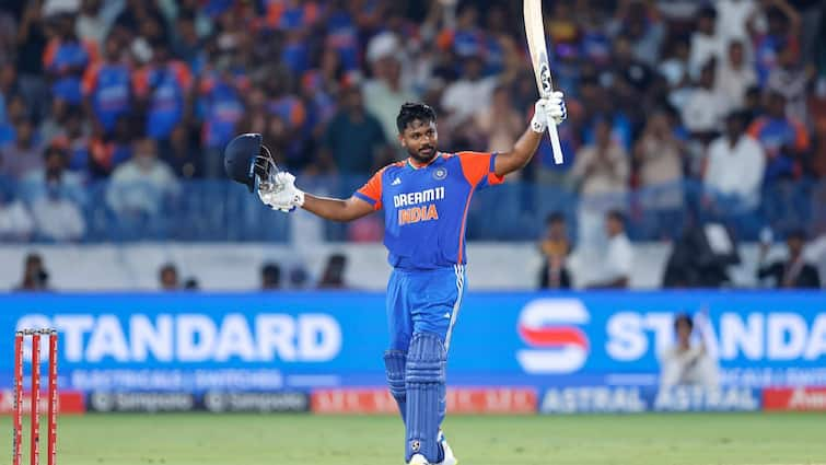 Sanju Samson Equal Rohit Sharma Record MS Dhoni Rishabh Pant IND vs SA 1st T20 Here Know Latest Sports News IND vs SA: संजू सैमसन ने छक्कों की बारिश कर रोहित शर्मा की बराबरी की, धोनी-पंत को छोड़ा पीछे