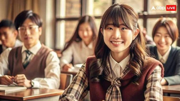 In Japan first kisses in high school decline, know what survey said जापान में कम हुई फिजिकल इंटिमेसी, हाई स्कूल के स्टूडेंट्स कर रहे हैं किसिंग से परहेज